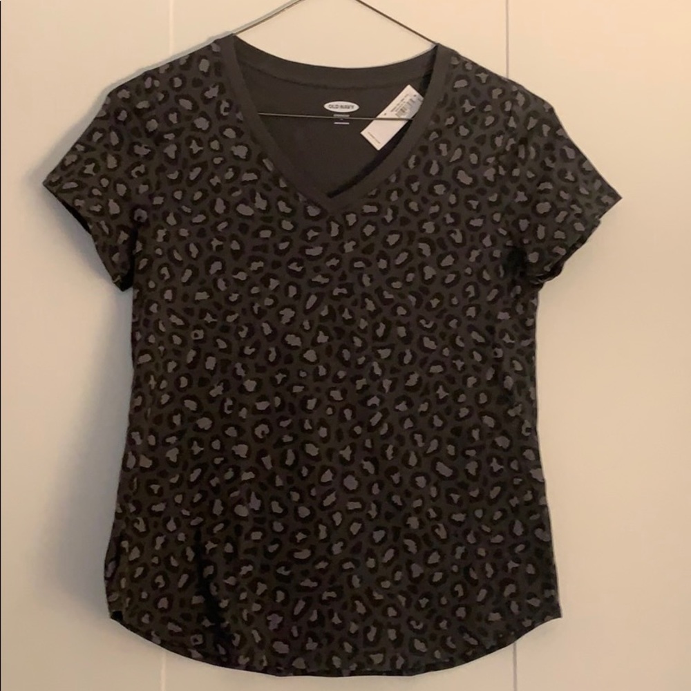 Old Navy leopard print tee shirt
